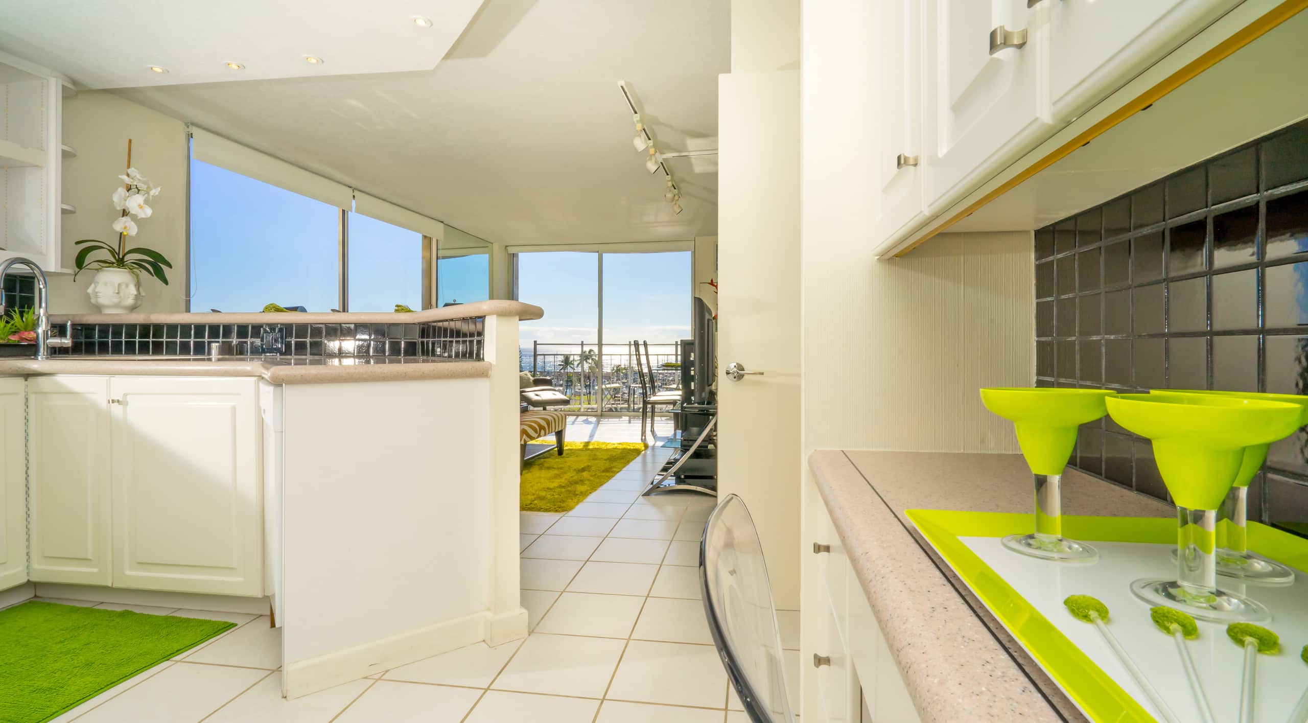 Ocean Front Waikiki Corner 2 X View - Image 7