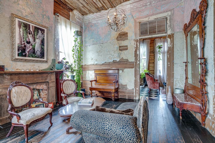 Patina Palace gallery image 3