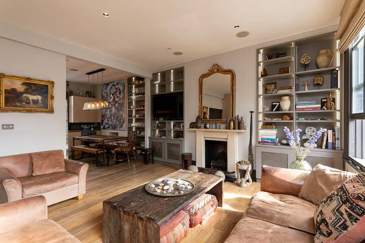 Nottinghill Town House ~ Roof Terrace ~ King Beds gallery image 5