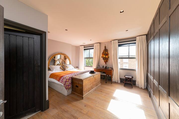 Nottinghill Town House ~ Roof Terrace ~ King Beds gallery image 3
