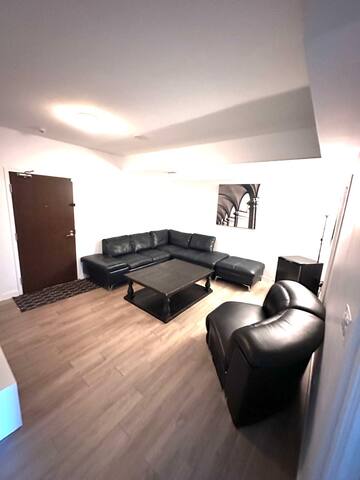 1800 sf spacious town house 6 large beds gallery image 2