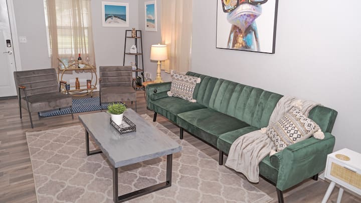 Charming Ybor City Getaway I Spacious Backyard - Tampa, FL