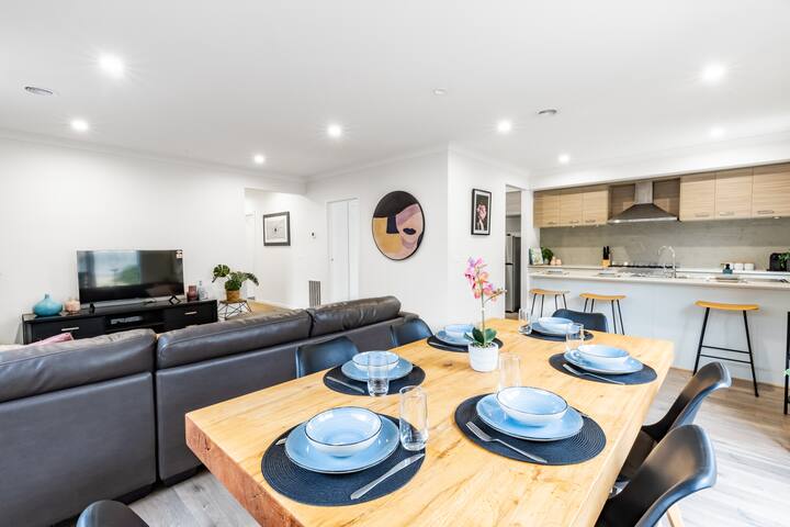 Bayside retreat, relax, enjoy! gallery image 2