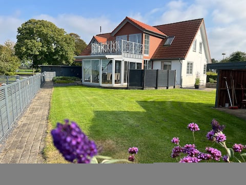 Beautifully located house.