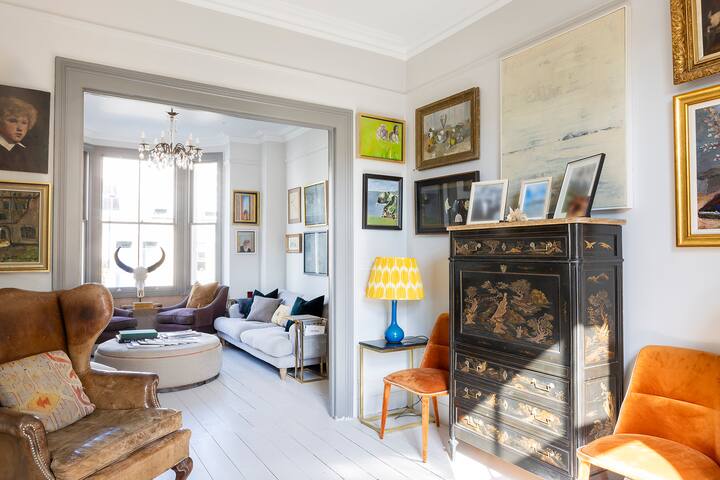 Stylish, large family home gallery image 2