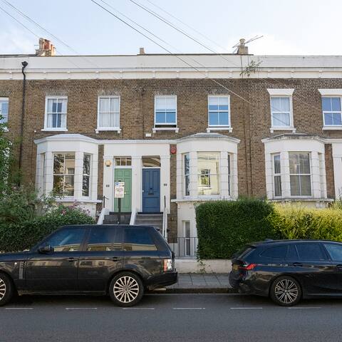 Stylish, large family home gallery image 3