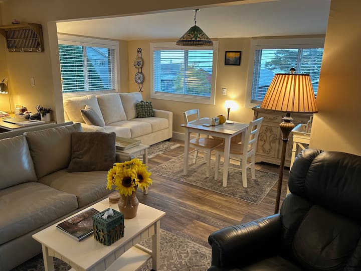 Charming Lakeview Cottage In The Berkshires - Pittsfield, MA