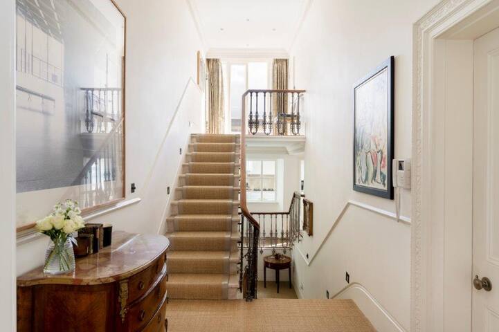 Luxury Triplex Apartment in Chelsea gallery image 4