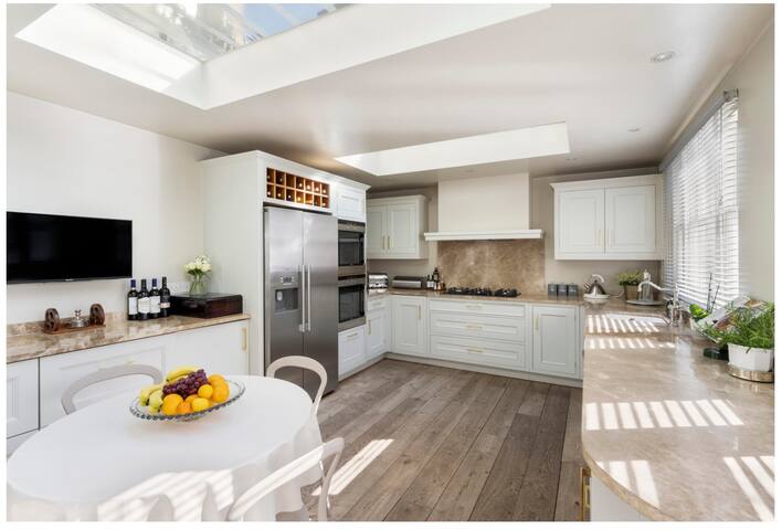 Luxury Triplex Apartment in Chelsea gallery image 5