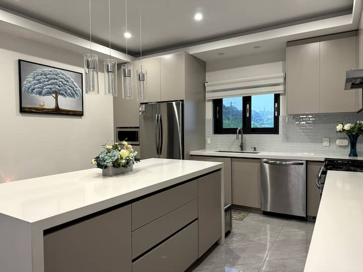 (B204) Newly Renovated Room Next To Donki! - Guam
