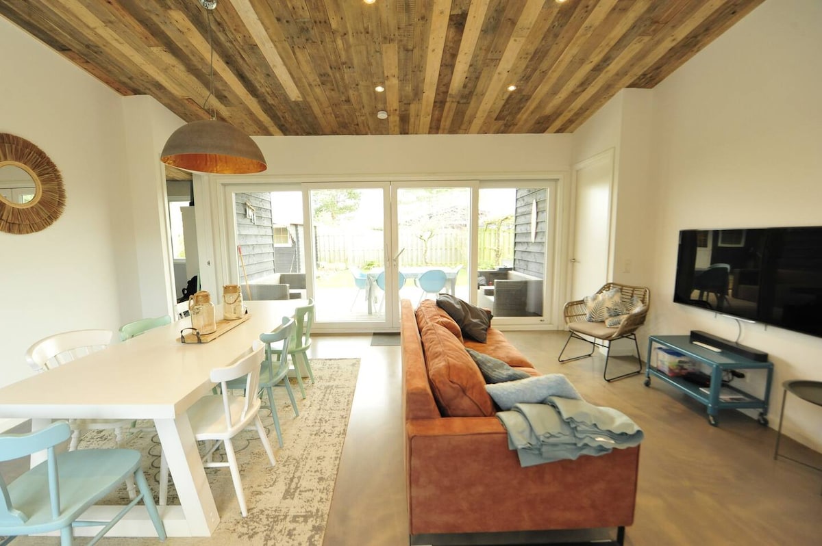 Popular Airbnb listing: Holiday home near Ouddorp beach VP026 in Ouddorp Oude Nieuwlandseweg