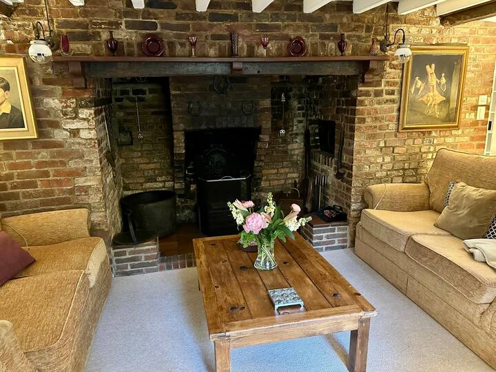 Idyllic Country House - Hot Tub & Games Room - Tenterden