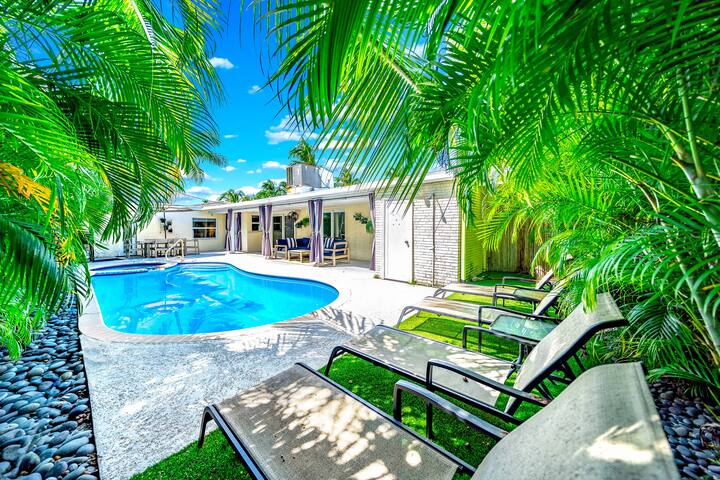 Heated Pool+Hot Tub! Private Beach Access! gallery image 5