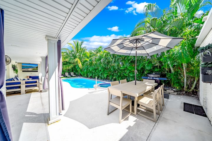 Heated Pool+Hot Tub! Private Beach Access!