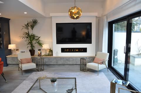 Top performing Airbnb: Upscale luxury, spacious 3 bed in County Dublin