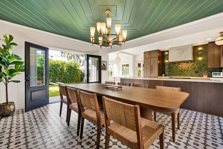 Villa Encanto | Luxe 6BRs • Courtyard • Game Room gallery image 3