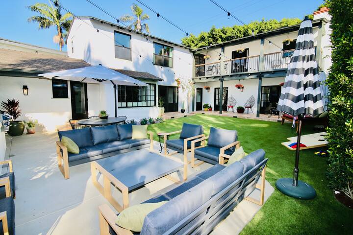 Villa Encanto | Luxe 6BRs • Courtyard • Game Room gallery image 2