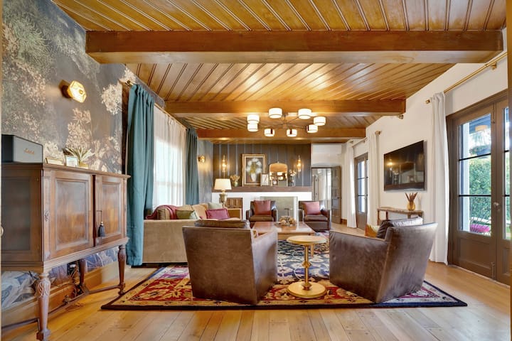 Villa Encanto | Luxe 6brs • Courtyard • Game Room - Seal Beach, CA