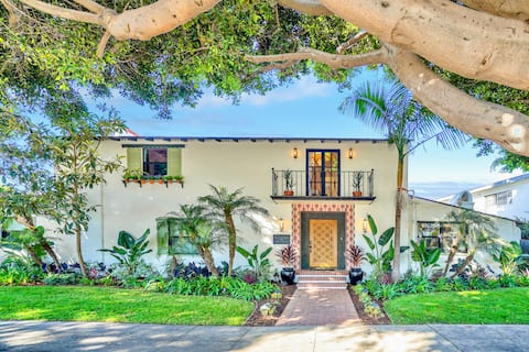 Villa Encanto | Luxe 6BRs • Courtyard • Game Room