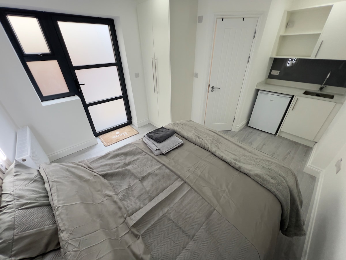 Top Airbnb: Cosy Studio in Lovely area in Chigwell