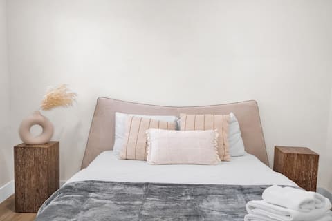 2Br1Ba House • Quiet • Stylish • Freeparking