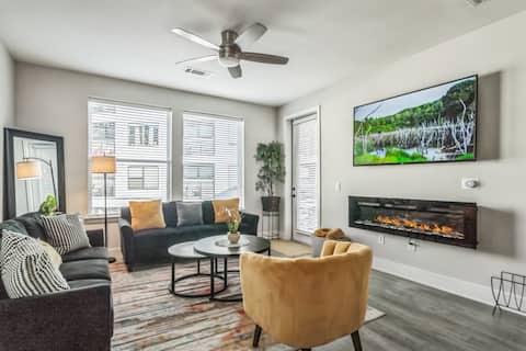 Walk to Braves, King bed, Mercedes Benz Stadium