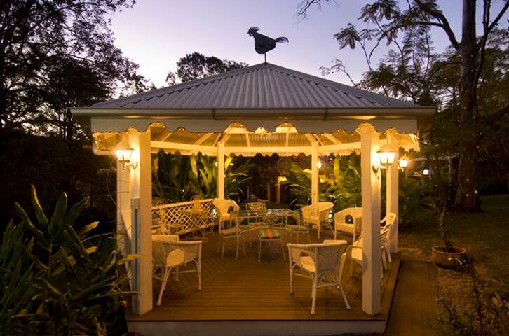 Lady Cha Cha’s Place gallery image 4