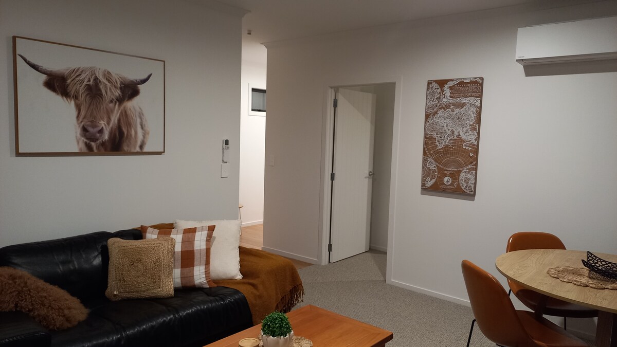 Top Airbnb: Luxury Lake View Airbnb in Lynmore