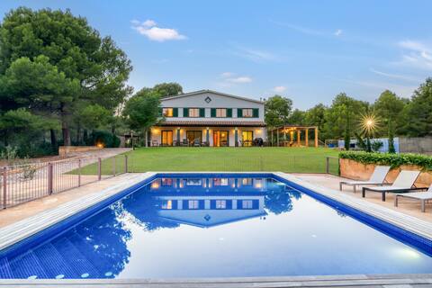 Villa Lux 5BR|Pool|BBQ|AC|Pádel|Table Tenis|