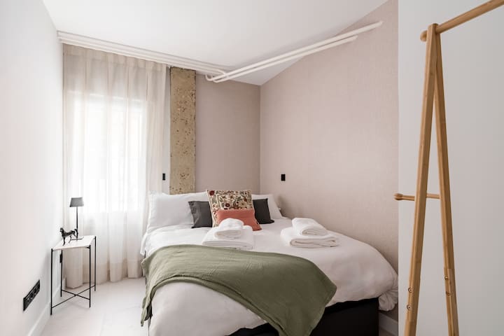 Lovely Center 2BDR Malasaña Gran Vía. 1GB wifi gallery image 3