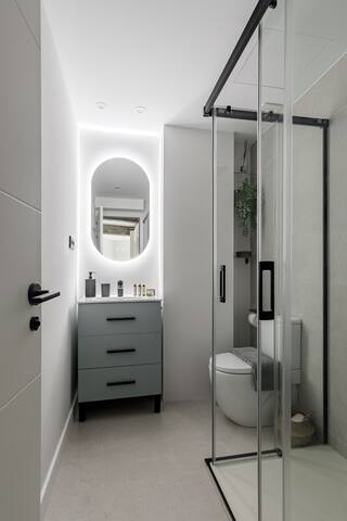 Lovely Center 2BDR Malasaña Gran Vía. 1GB wifi gallery image 5