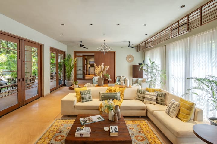 Living room image 6