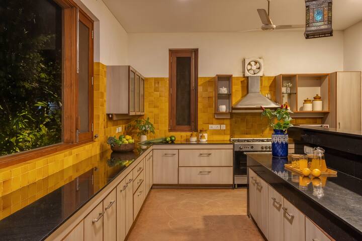 Full kitchen image 1