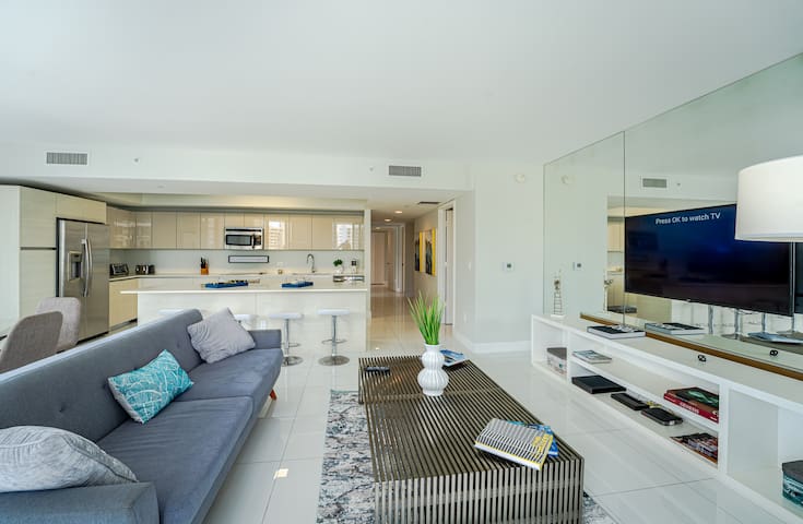 Luxury 3BR Waterfront w/ Kitchen