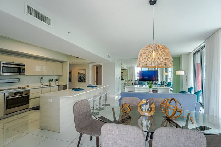 Luxury 3BR Waterfront w/ Kitchen gallery image 3