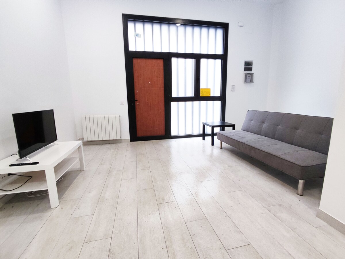 Top Airbnb: Functional apartment centre in El Camp D'en Grassot I Gràcia Nova