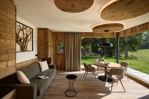 Popular Airbnb listing: La Varieté Apartment in Badia