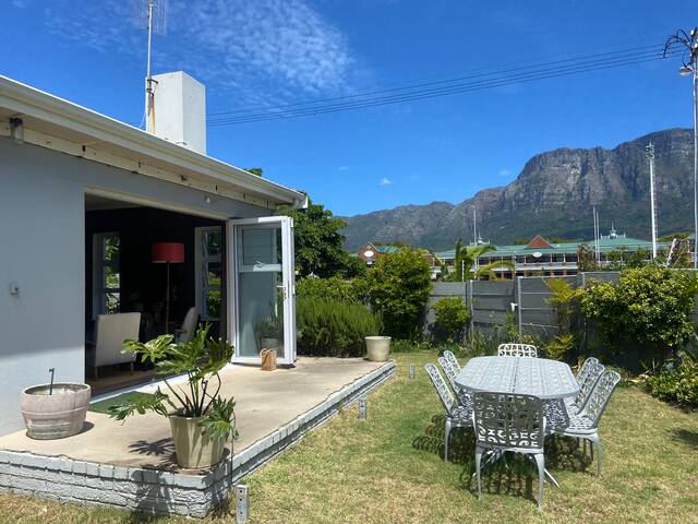 Family home with mountain views gallery image 3