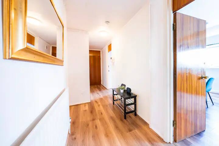 The Queensborough 3 Bed Apartment by Hyde Park gallery image 5