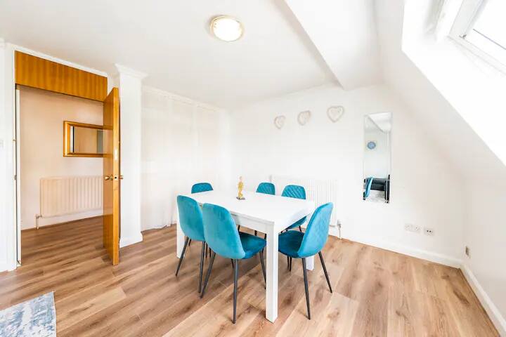 The Queensborough 3 Bed Apartment by Hyde Park gallery image 3