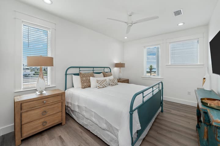 غرفة النوم 4 الصورة 1: سرير كينج مع حمام خاص (تتسع لنوم شخصين)