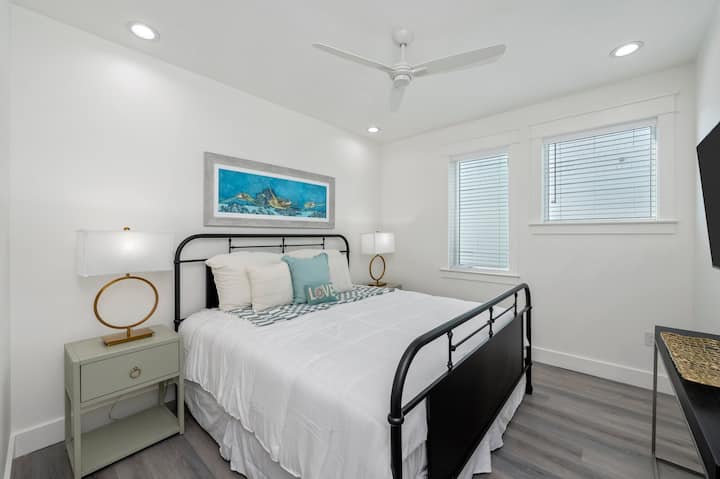 غرفة النوم 3 الصورة 1: سرير كينج مع حمام خاص (تتسع لنوم شخصين)