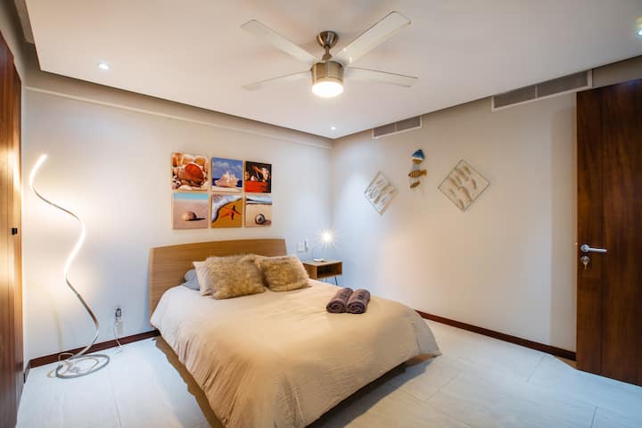 באתר, סלון, שטח ושירותים לאורחים, מיטה, פרטי עיצוב, תמונה של כל החדר, מיקום, נוף (של הנכס/החדר)