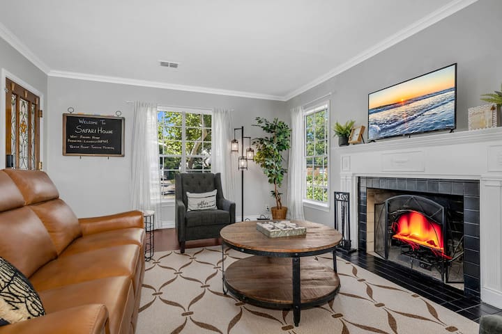 NEW Safari House! Two Primary King Bedrooms + Pool gallery image 3