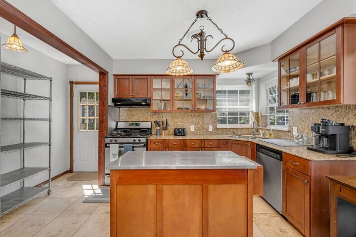 NEW Safari House! Two Primary King Bedrooms + Pool gallery image 5