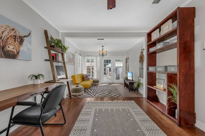 NEW Safari House! Two Primary King Bedrooms + Pool gallery image 4