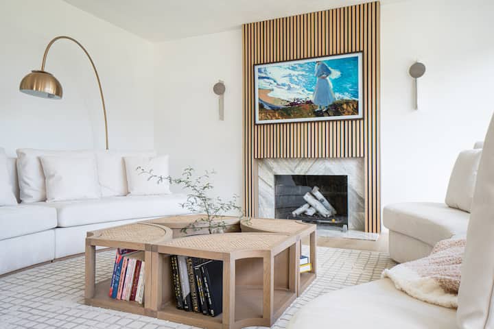 *New* Sunny Designer Home Near Beach - Los Angeles