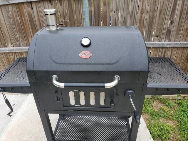 Tammy’s Family Pool House gallery image 3