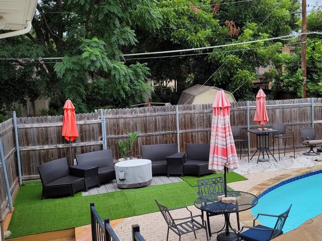 Tammy’s Family Pool House gallery image 5