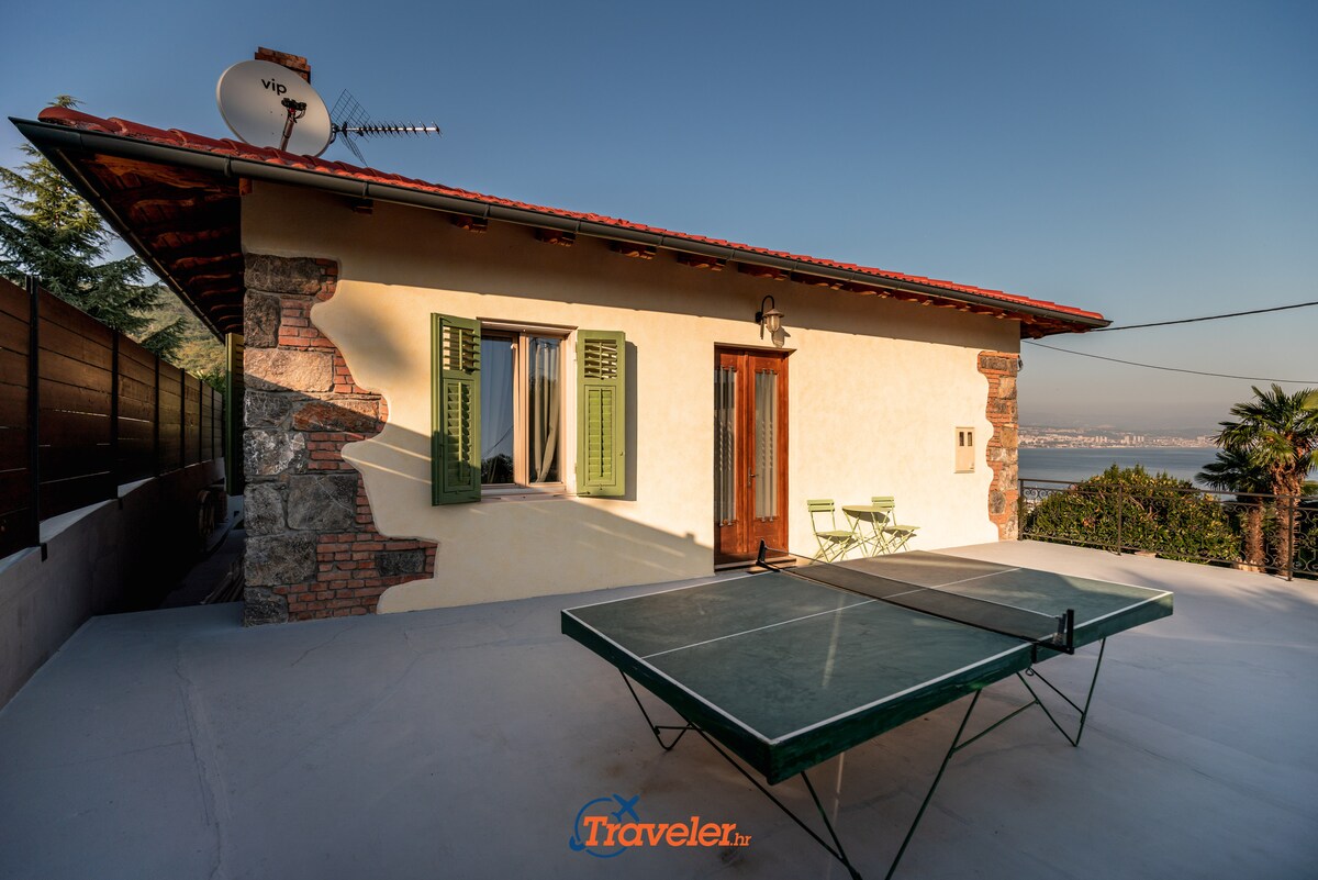 Vila Okra · Villa with pool,view. near beach